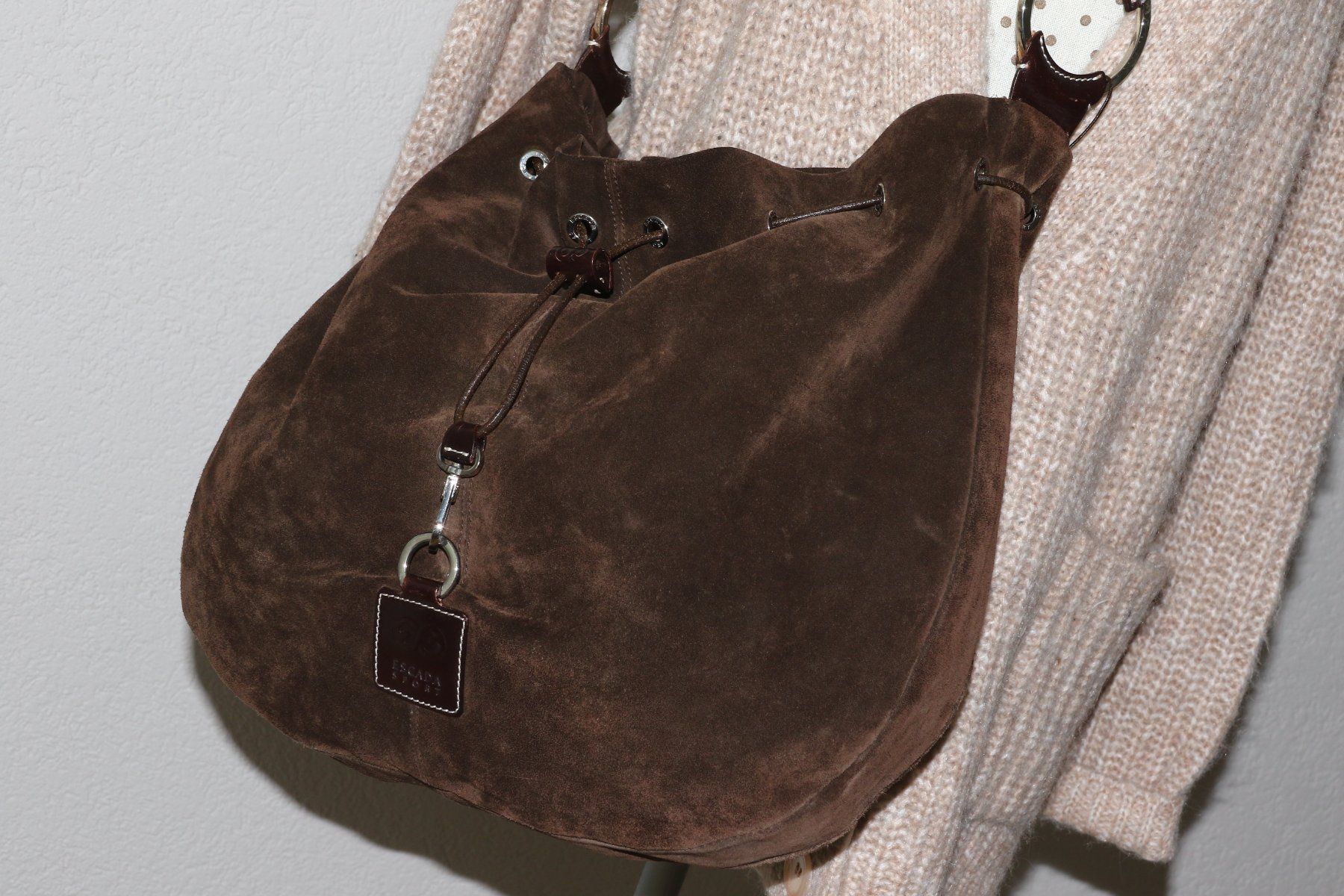Escada Sacs femmes: ESCADA wunderschöne echt Wildledertasche – D'occasion à Oberwil-Lieli par Svetlana28 6