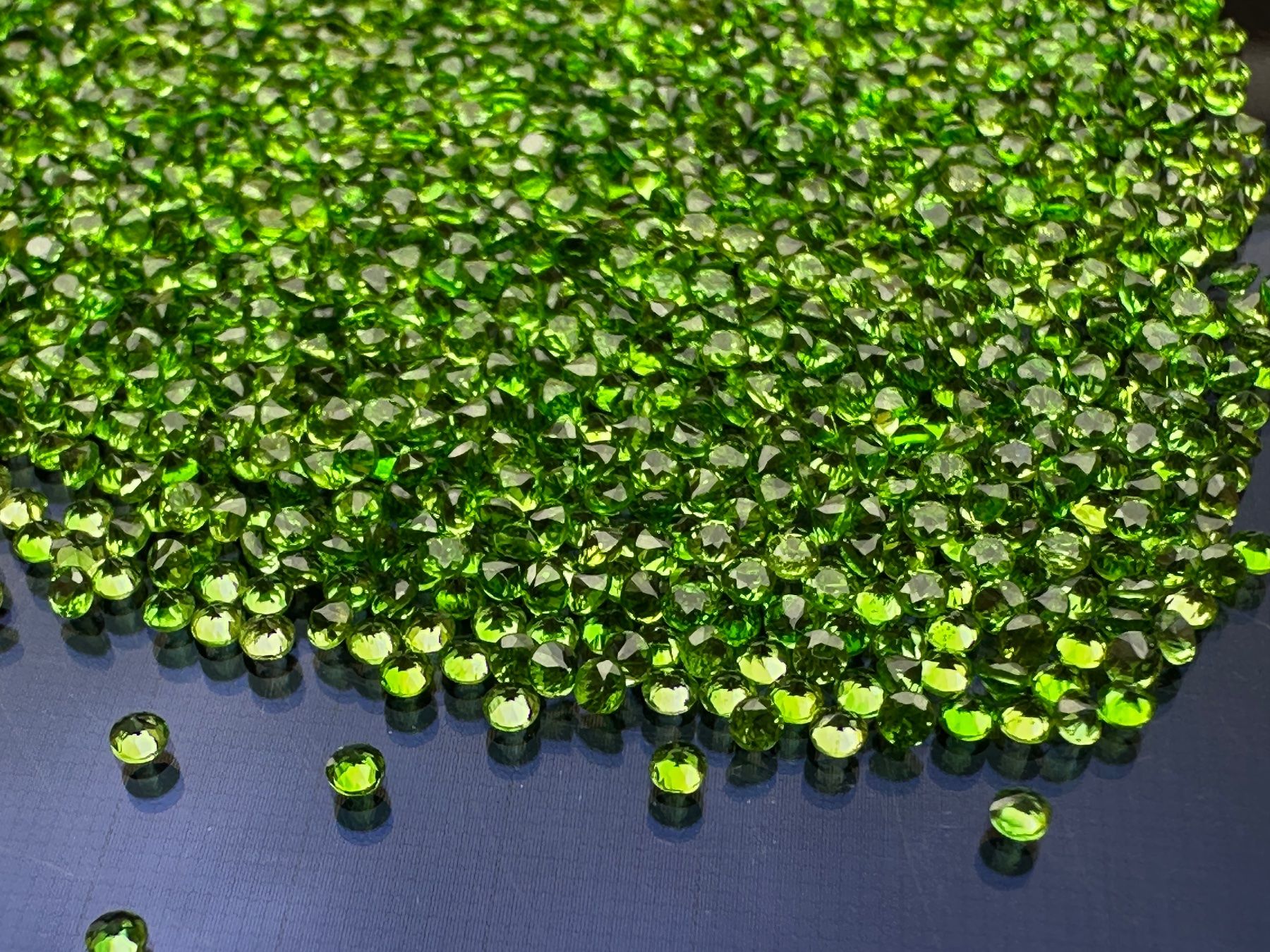 Pietre preziose: 50 St fein brillantgeschliffene Turmalin -Pointer 1,5 mm – Nuovo (secondo la descrizione) da Langenthal venduto da Seelenfreunde 4