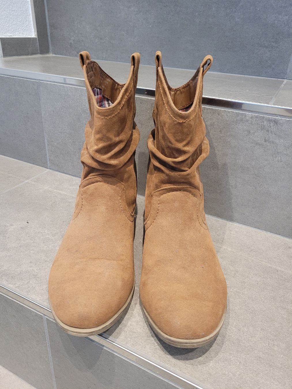 Chaussures femmes: Coole Wildlederlook Stiefeletten, Gr. 40 – Neuf (Voir description) à Bennau par Moonshine_68 1