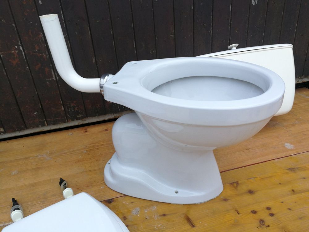 Kloschussel Mit Spulkasten 1