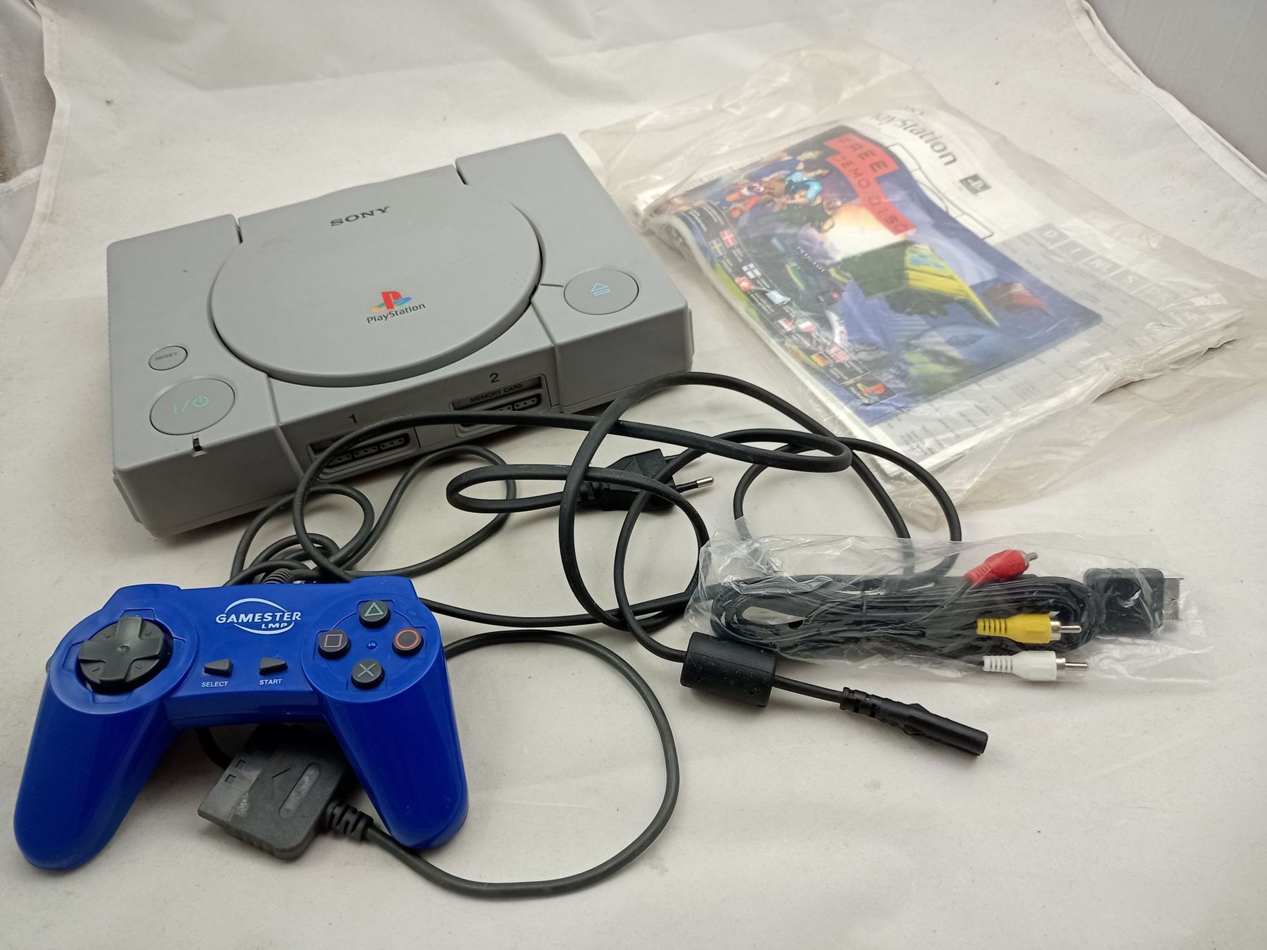 Console: Sony Playstation 1 Konsole Starter Kit – Usato da Buchs AG venduto da SellAndBuyX