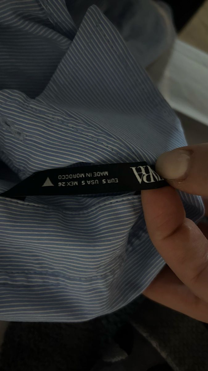 Zara Top: Zara short blouse top – Usato da Zürich venduto da gol_zrr2 1