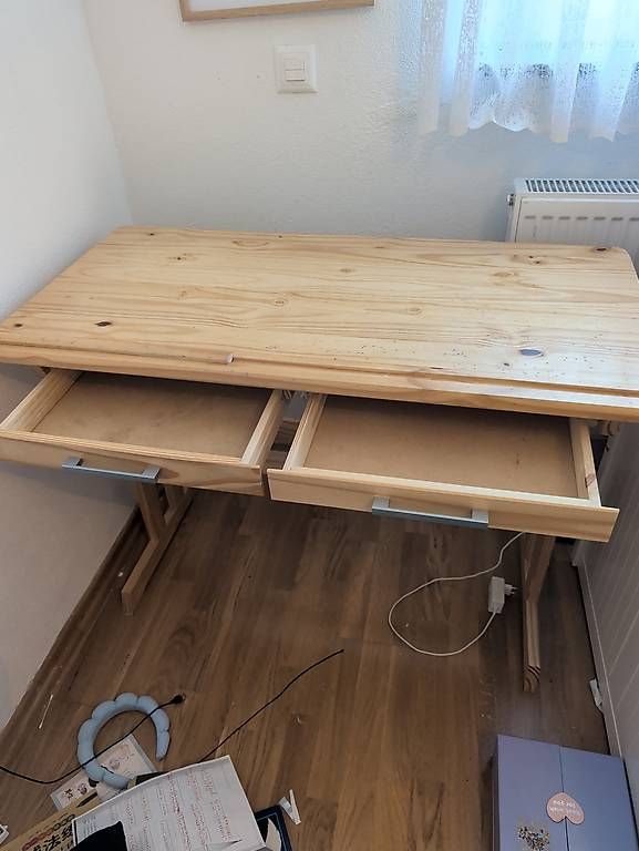 Scrivanie: Kinderschreibtisch – Usato da St. Gallen venduto da Alesha_Shop 3
