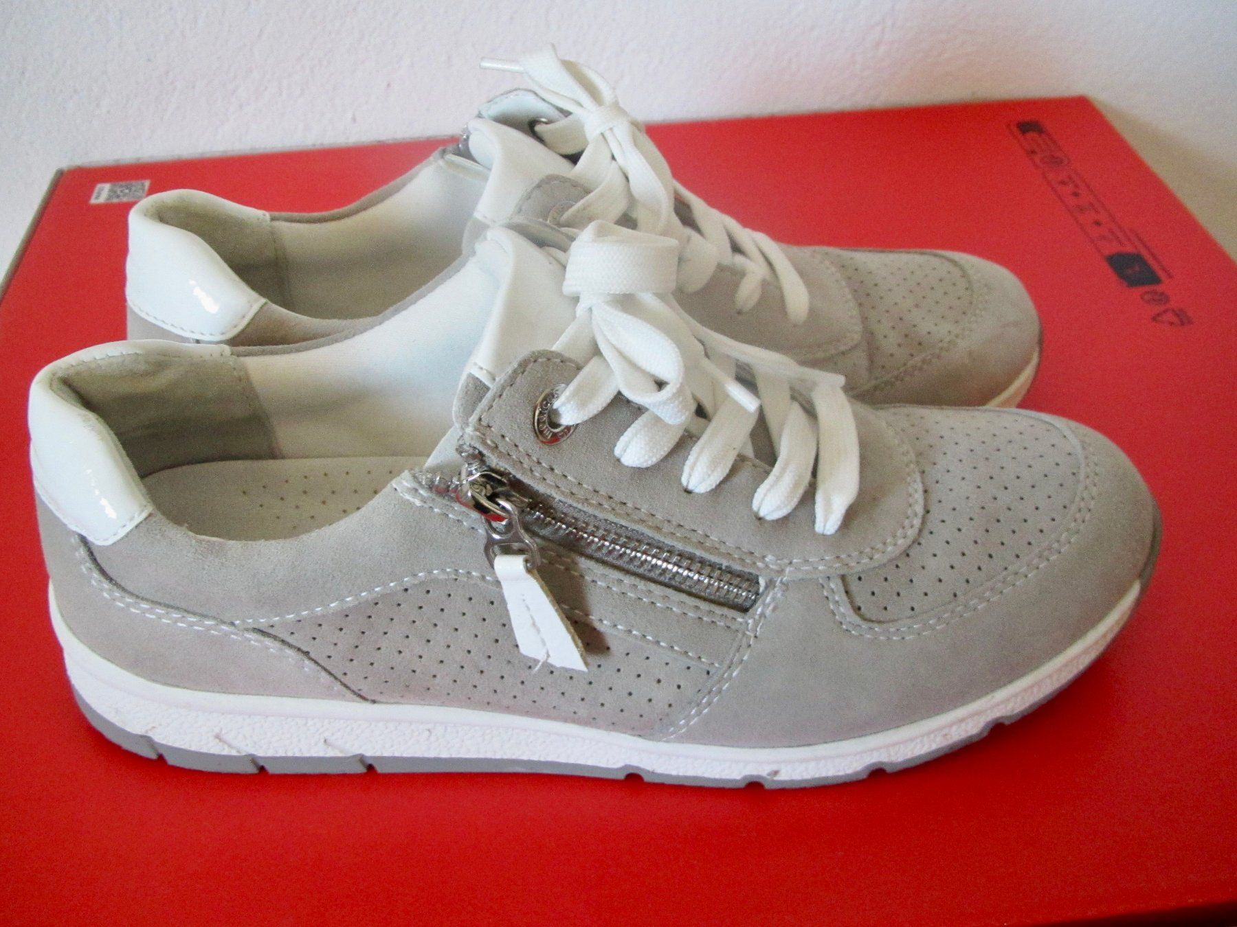 Scarpe da donna: SNEAKER  MEDICUS   38. – Usato da Murten venduto da Selliot