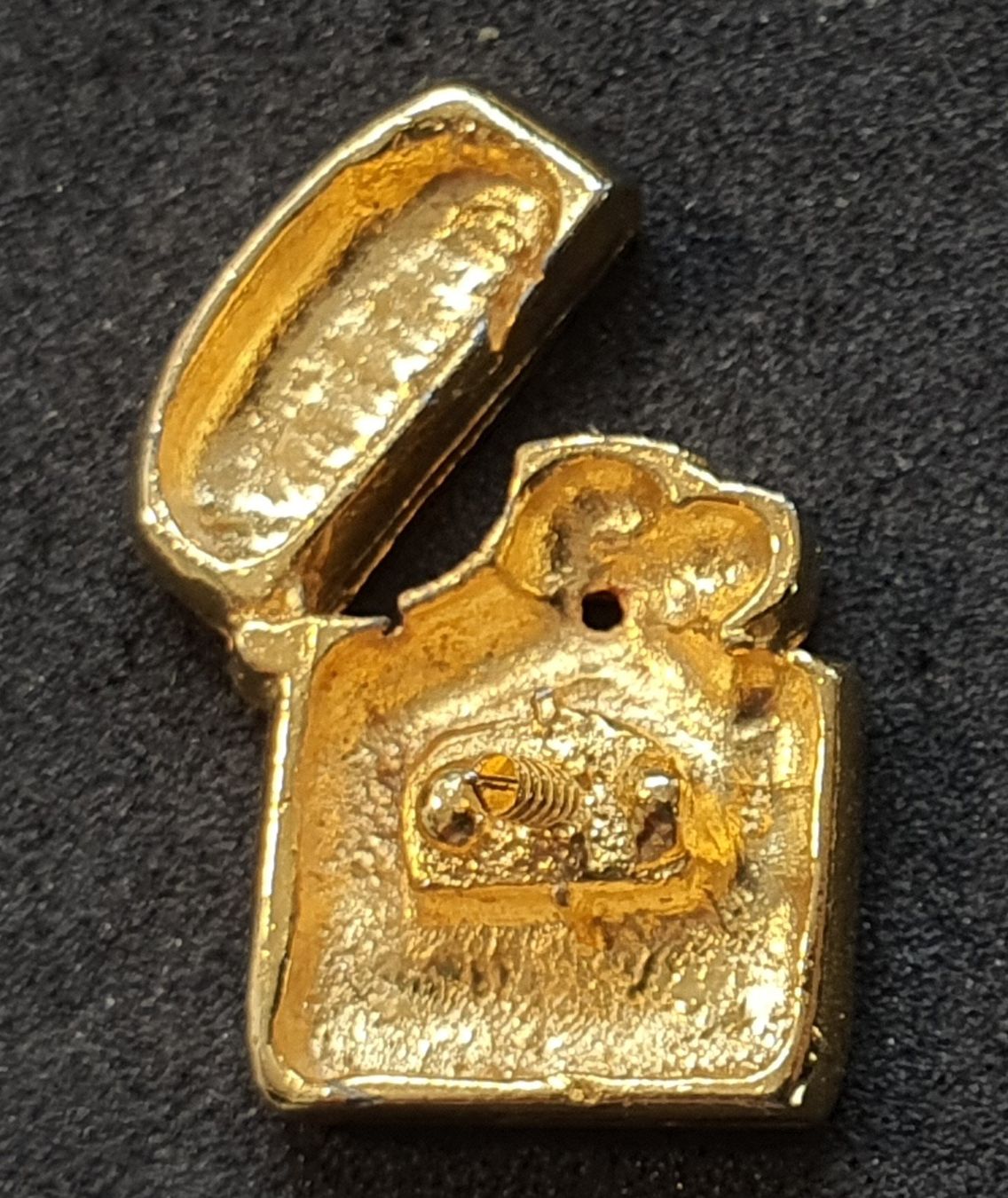Placchette & Badge: U268 - 3D Pin Feuerzeug – Usato da Reinach BL venduto da Boston-Verkauf 3