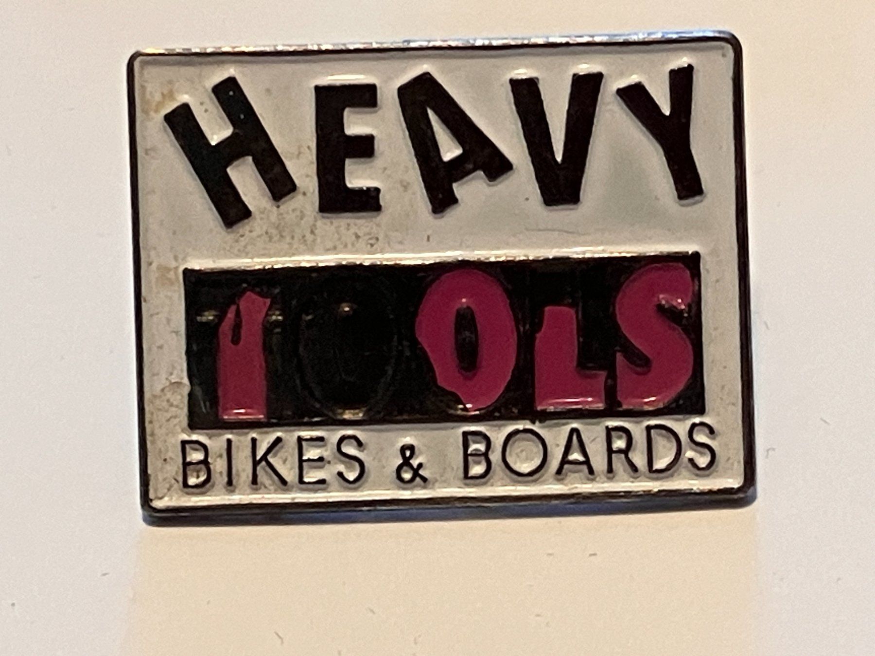 Plaquettes & Badges: 1 Pin Heavy Tools Bikes & Boards – D'occasion à Basel par djwwpp