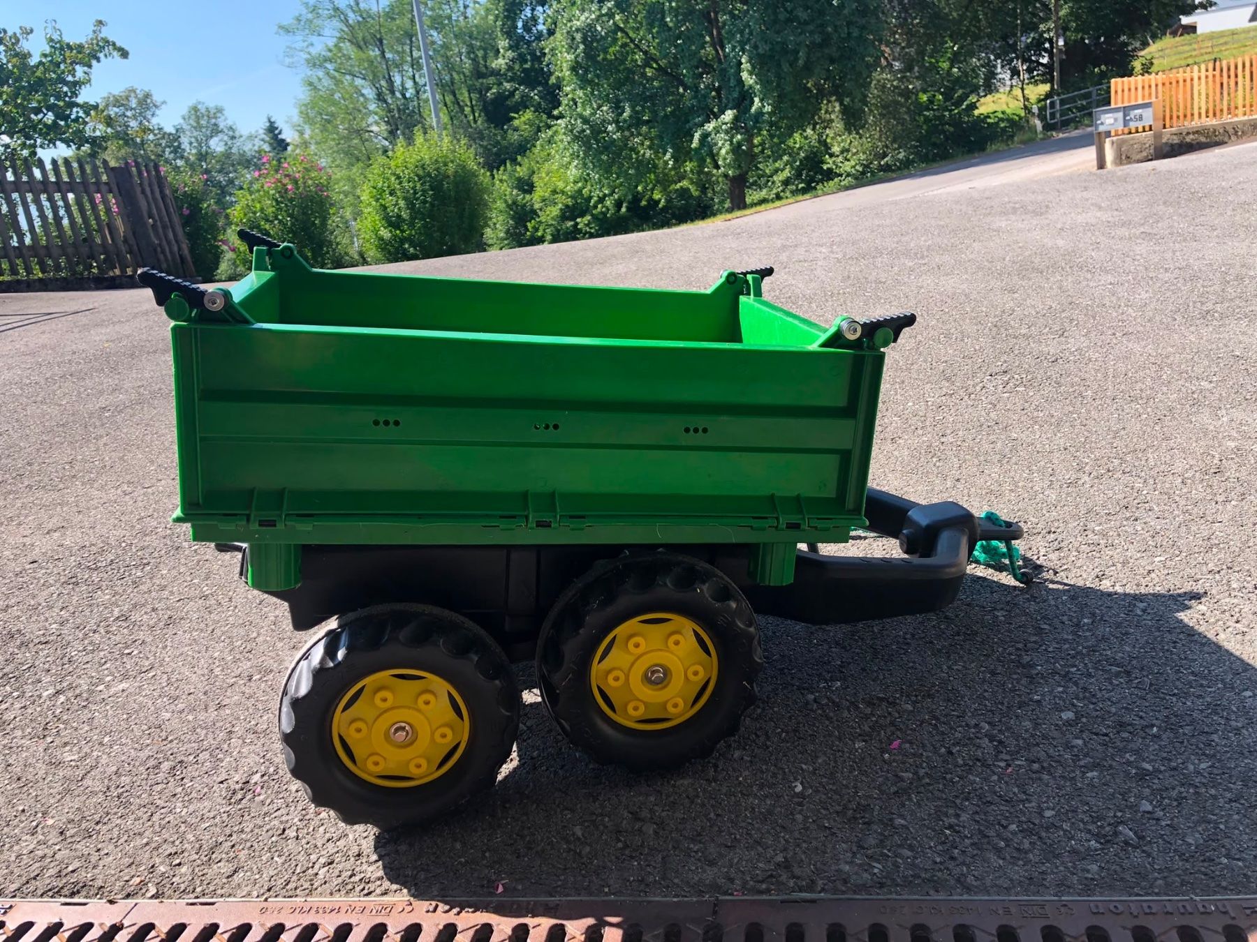 John Deere Véhicules pour enfants: Tretttraktor mit 2 Anhänger – D'occasion à Hinterforst par Blay 3