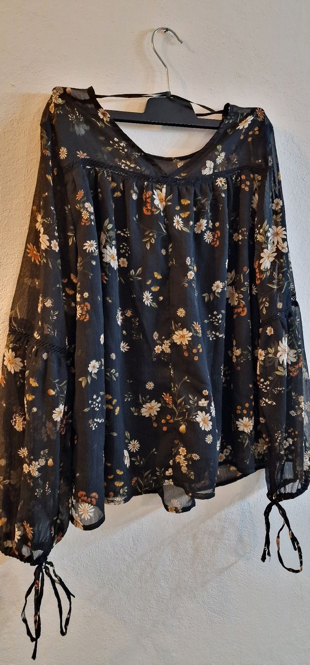 C&A Blusen: Bluse mit Blumenmuster – Gebraucht aus Romanshorn von REALJessiB 3