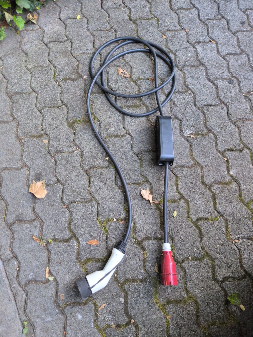Chargeurs de batterie: Mobile Wallbox Typ 2 Ladekabel - Mode 2 EV Charger – D'occasion à Adliswil par lul_5h6f