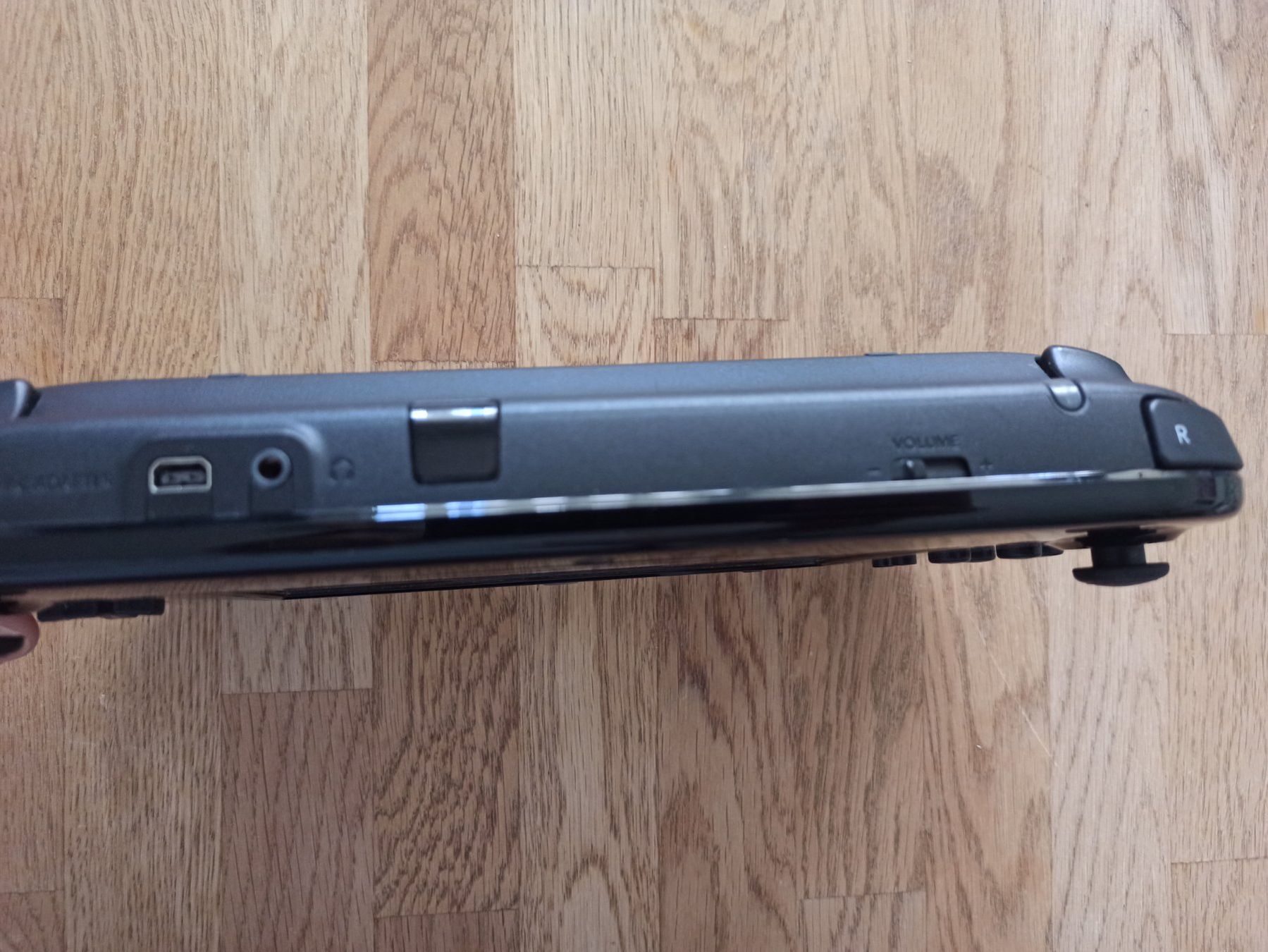Nintendo Controller: Nintendo Wii U GamePad  (EUR) - Controller  Model WUP-010 – Usato da Oberweningen venduto da mar_87mx 9