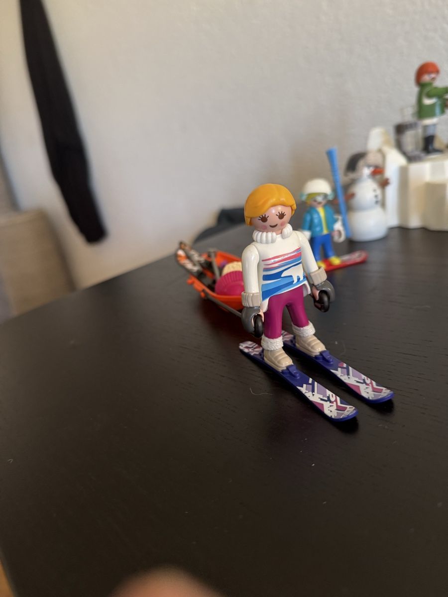 Spielzeuge: Playmobil Winterlandschaft mit Figuren  – Gebraucht aus Bremgarten AG von NIKSELBREM 1