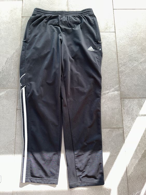 Adidas Hosen: Adidas Trainerhose Gr. 6 schwarz – Gebraucht aus St. Gallen von mai_gd7k