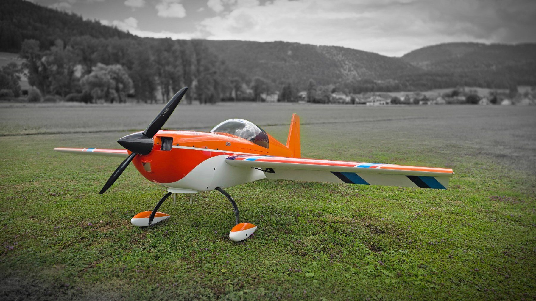 RC Kits de montage: Extra 330lx carf 2m60 da 120 ready to fly – D'occasion à Môtiers NE par Antho330 1