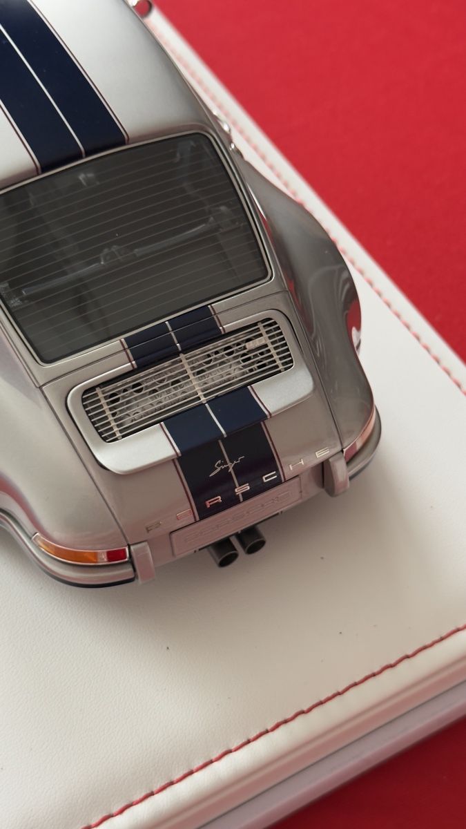 Porsche Modellini d'auto: IVY Porsche Singer 1:18 silber/blau – Nuovo (secondo la descrizione) da Möhlin venduto da MRCLCollection 4