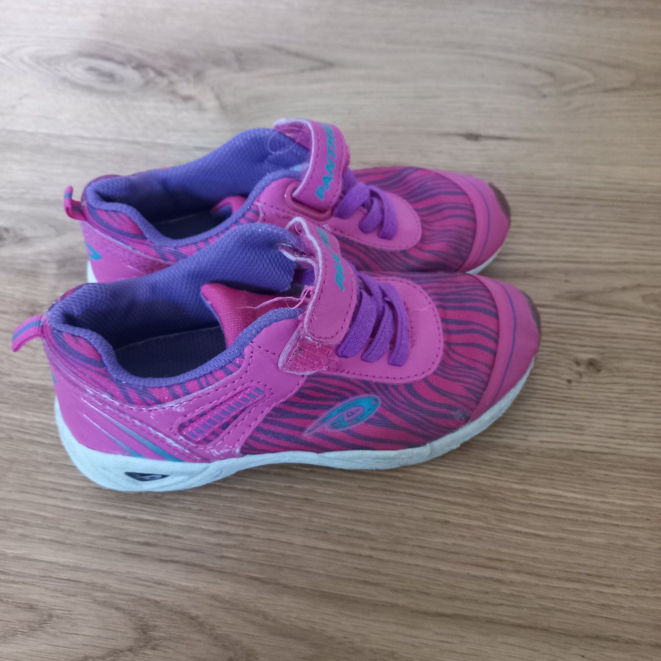 Scarpe per ragazze: Leichte stoffschuhe gr.31 – Usato da Bachenbülach venduto da enigmatic 2