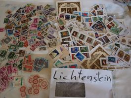 Lichtenstein  ca 700 Marken = 140 g . mit Papier + Abgelöst