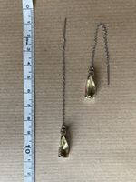 Longues boucles d’oreilles argentées avec cabochon jaune