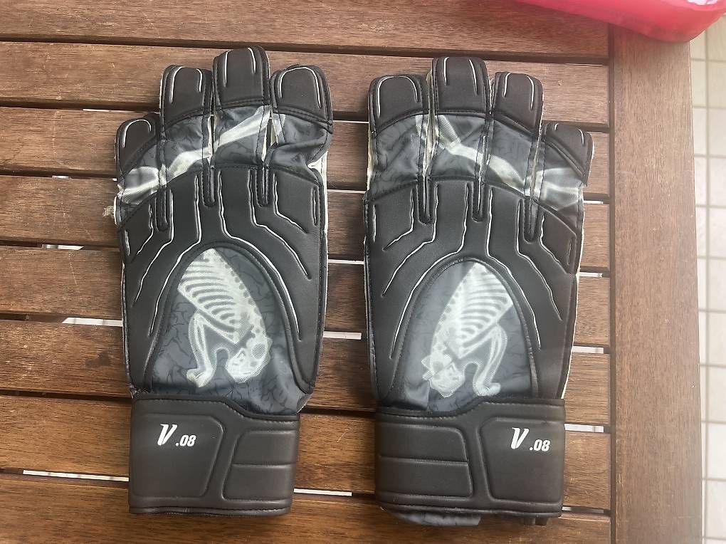 Puma Guanti & manicotti: Puma V .08 Torwarthandschuhe NEU Grösse 10 – Usato da Frenkendorf venduto da autodiscount4123