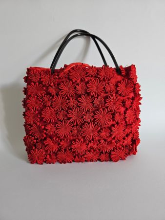Rote Handtasche mit Blumenapplikationen, UNICA, neuwertig!