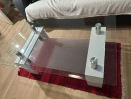Couchtisch Glas weiss mit Metallelementen