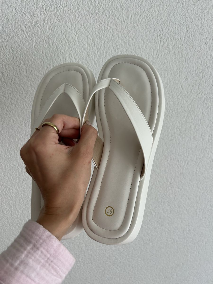 Chaussures femmes: Flip Flops weiss Grösse 39 – D'occasion à Chur par faja7000 2