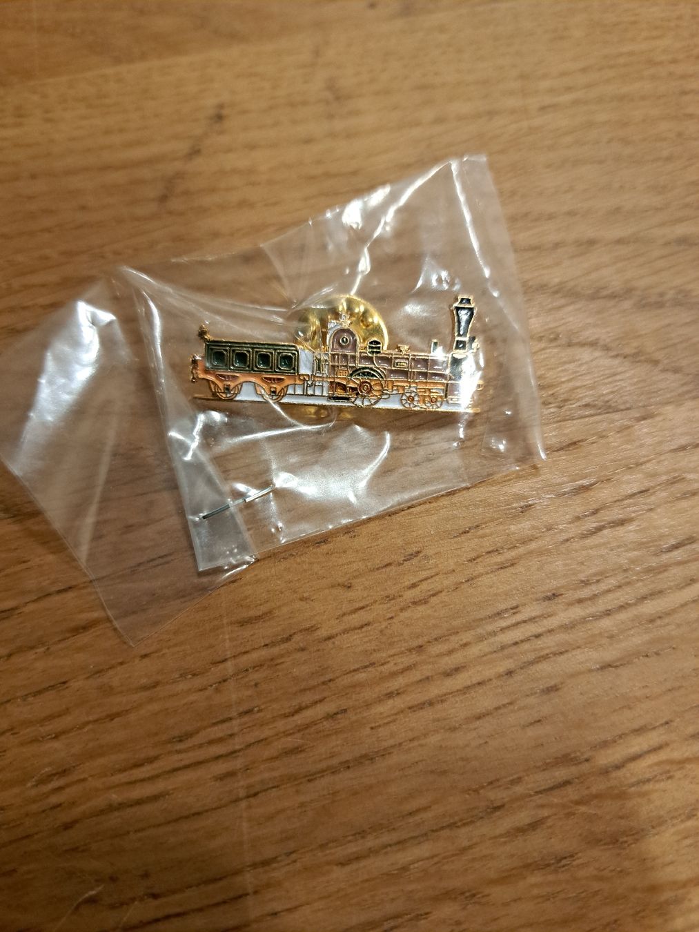 SBB/CFF/FFS Placchette & Badge: 4 SBB Eisenbahn Dampflok Pins, – Nuovo e nell'imballaggio originale da Pratteln venduto da mab_f2fz 1