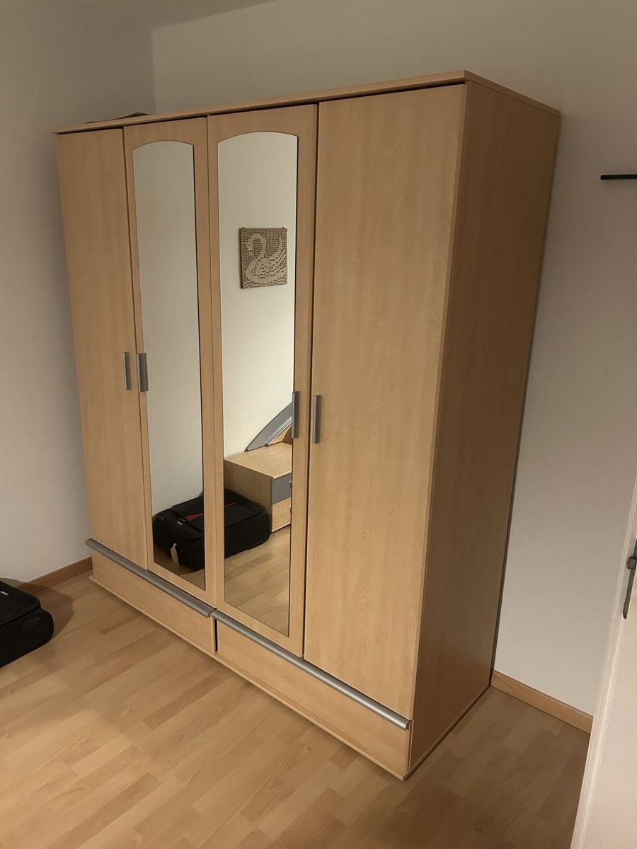 Armadi: Kleiderschrank – Usato da Altdorf UR venduto da yan_q8d8 1
