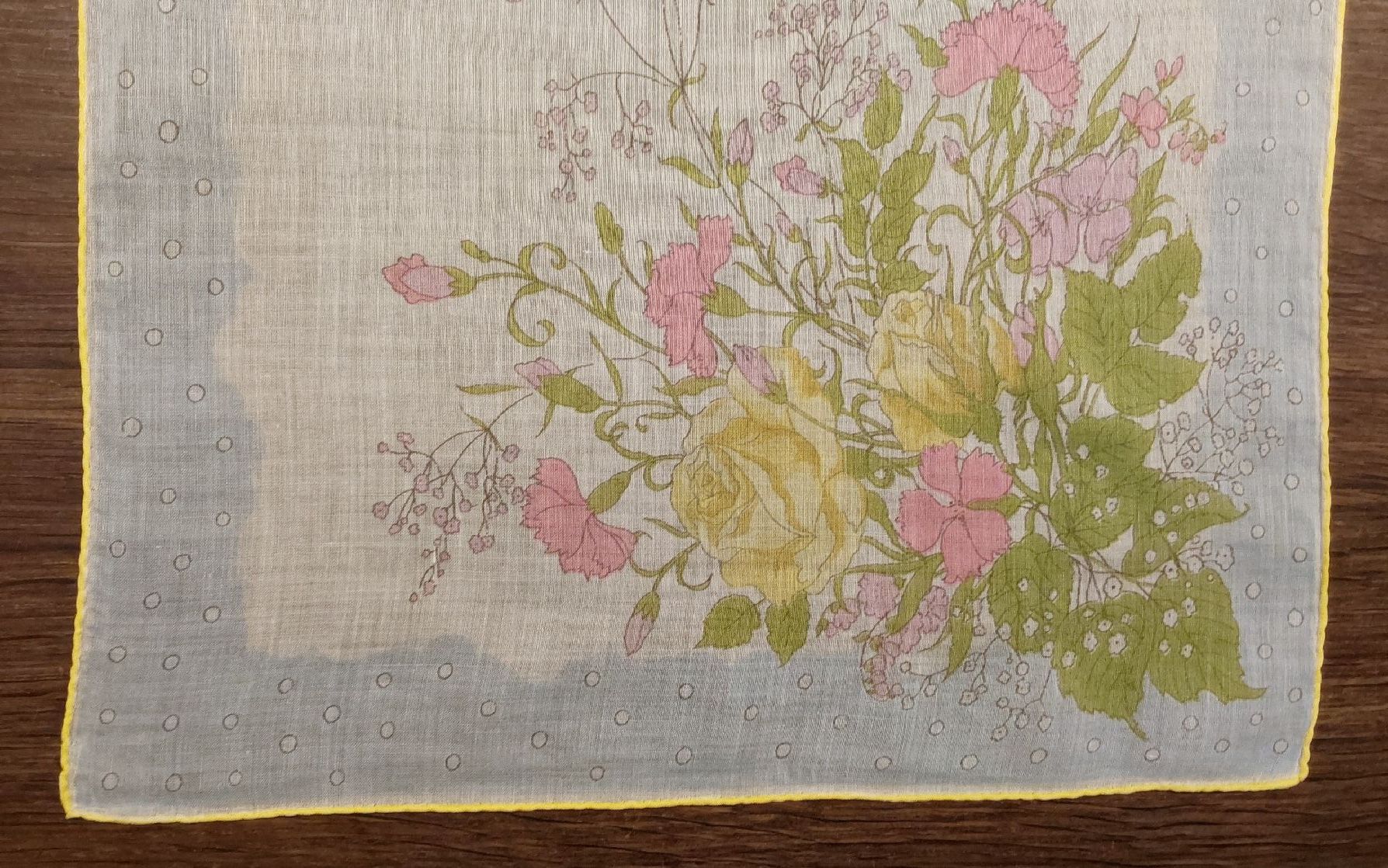 Sonstige Kleidung & Accessoires: Taschentuch Motiv Blumen – Gebraucht aus Köniz von scopello12 1