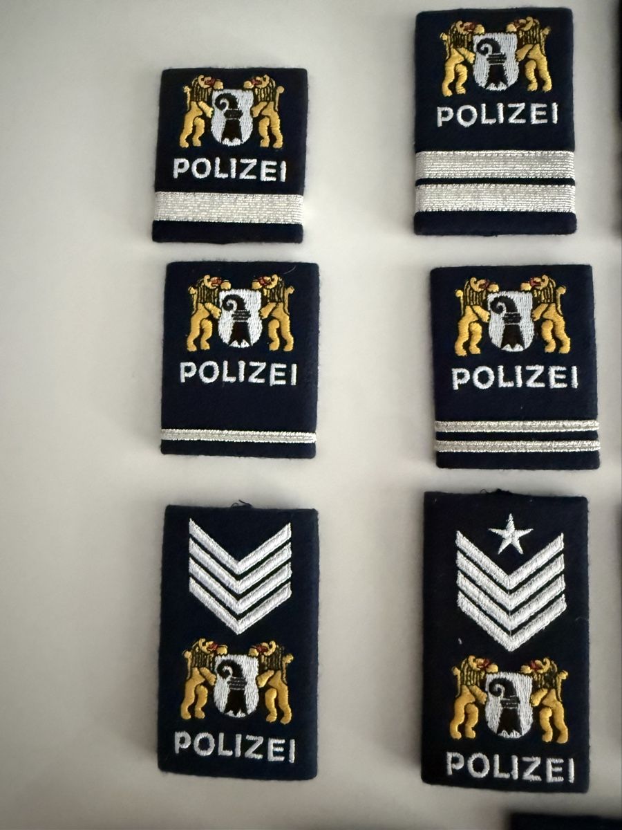 Uniformi: Kantonspolizei Basel Stadt Schulterbatten – Nuovo (secondo la descrizione) da Sisseln AG venduto da Daeha1 3
