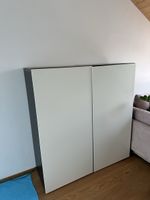 Kommode Besta, dunkler Korpus, weisse Türen