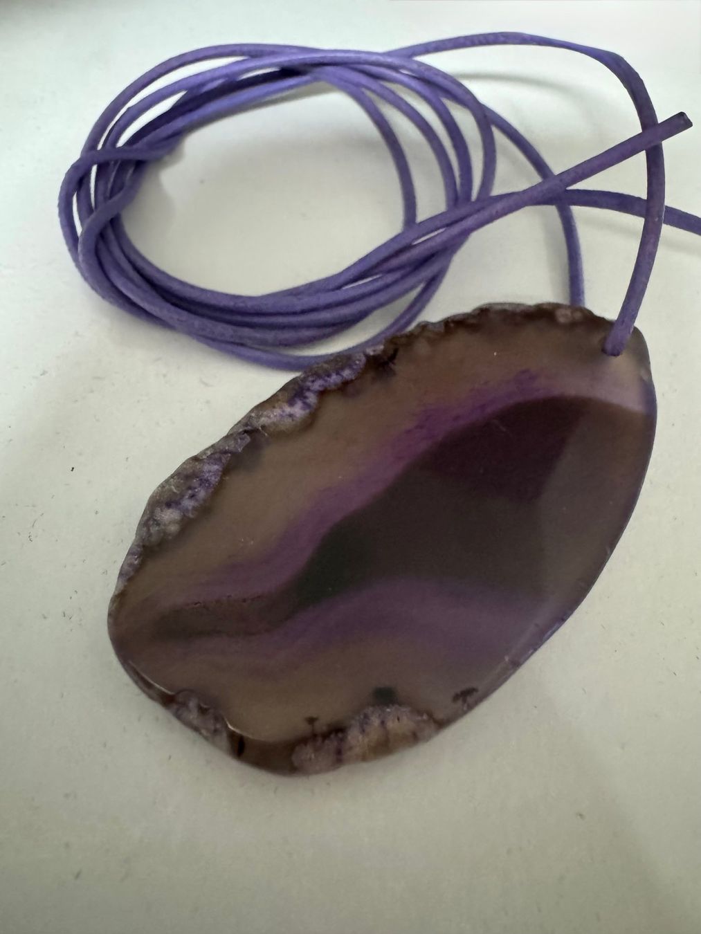 Catenine: Achat-Scheibe mit Lederkordel. – Nuovo (secondo la descrizione) da Biberist venduto da tl-schmuck