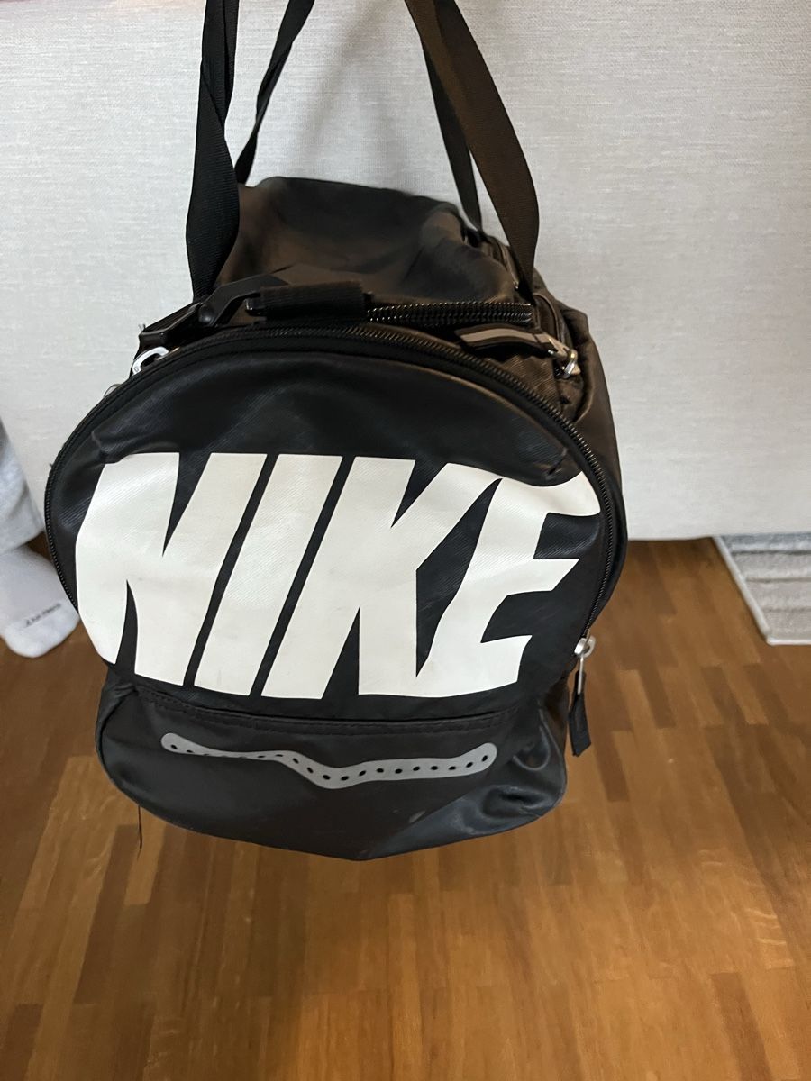 Nike Sacs: Schwarze Nike Sporttasche – D'occasion à Bern par KevinPrs