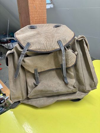 Rucksack aus festem Stoff - Requisit aus Lüthi und Blanc