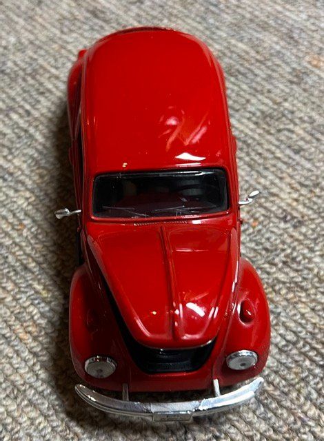 Volkswagen Modellini d'auto: VW Käfer, rotes Modellauto, Oldtimer, Sammlerstück 1/24 – Usato da Triesenberg venduto da Malbun1958 1