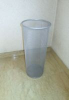 Schirmständer aus Metallgitter