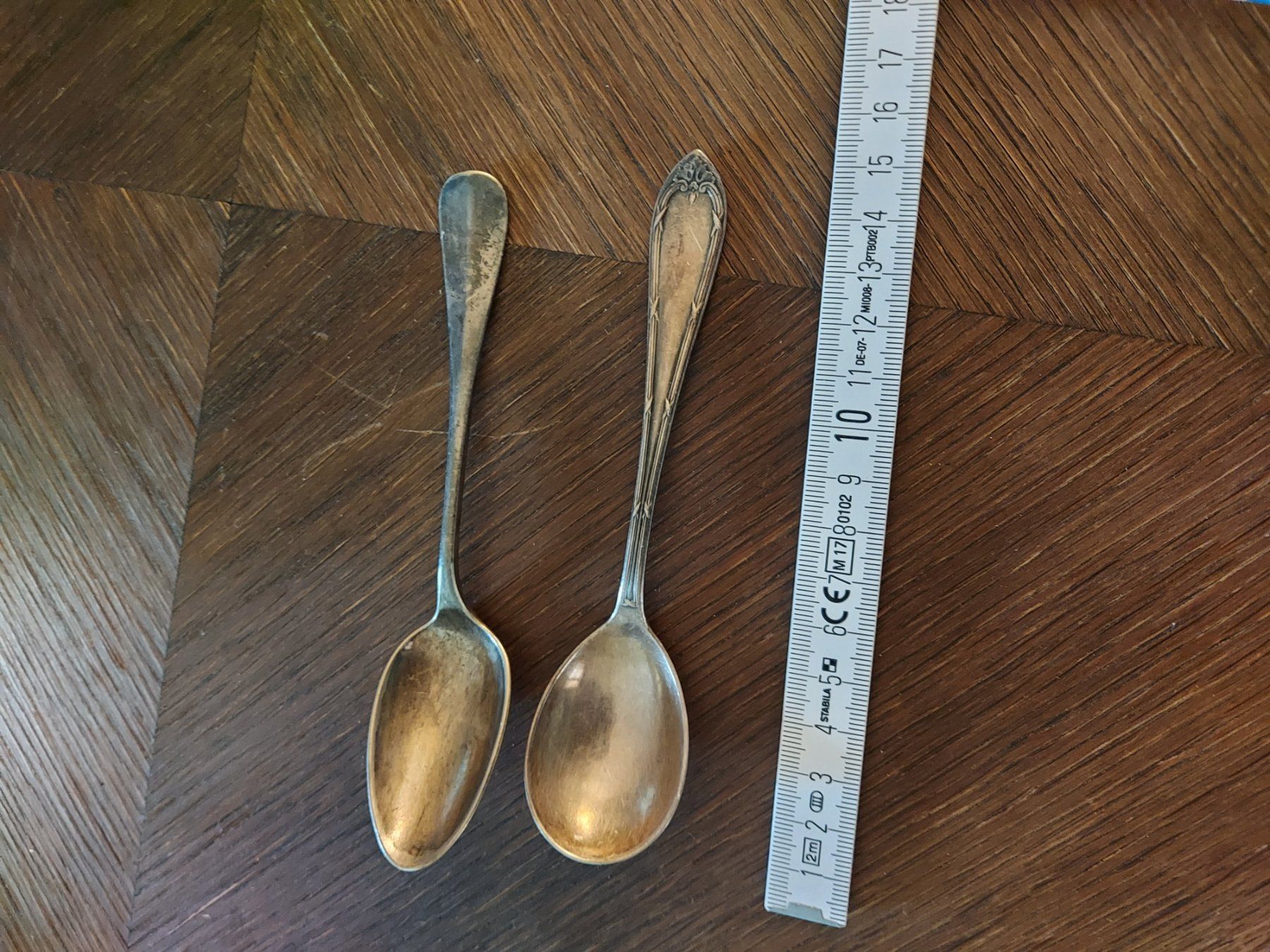 Cucchiai: LOT 2 LÖFFELI KEIN SILBER, VERSILBERT?? – Usato da Zeiningen venduto da elcanaja
