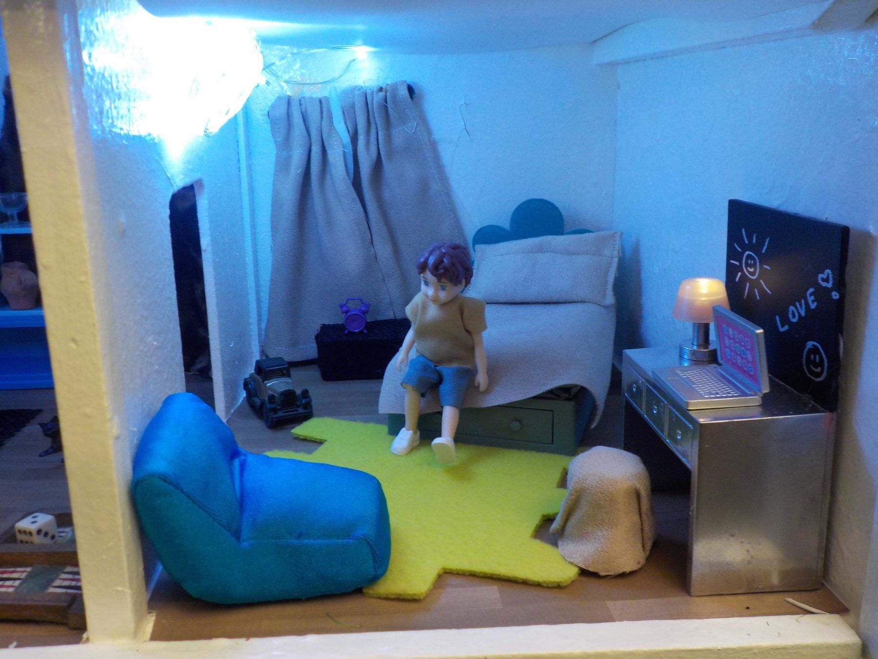 Lundby Case e mobili per bambole: Lundby Puppenhaus voll eingerichtet mit Licht – Usato da Muri b. Bern venduto da Salobre 5