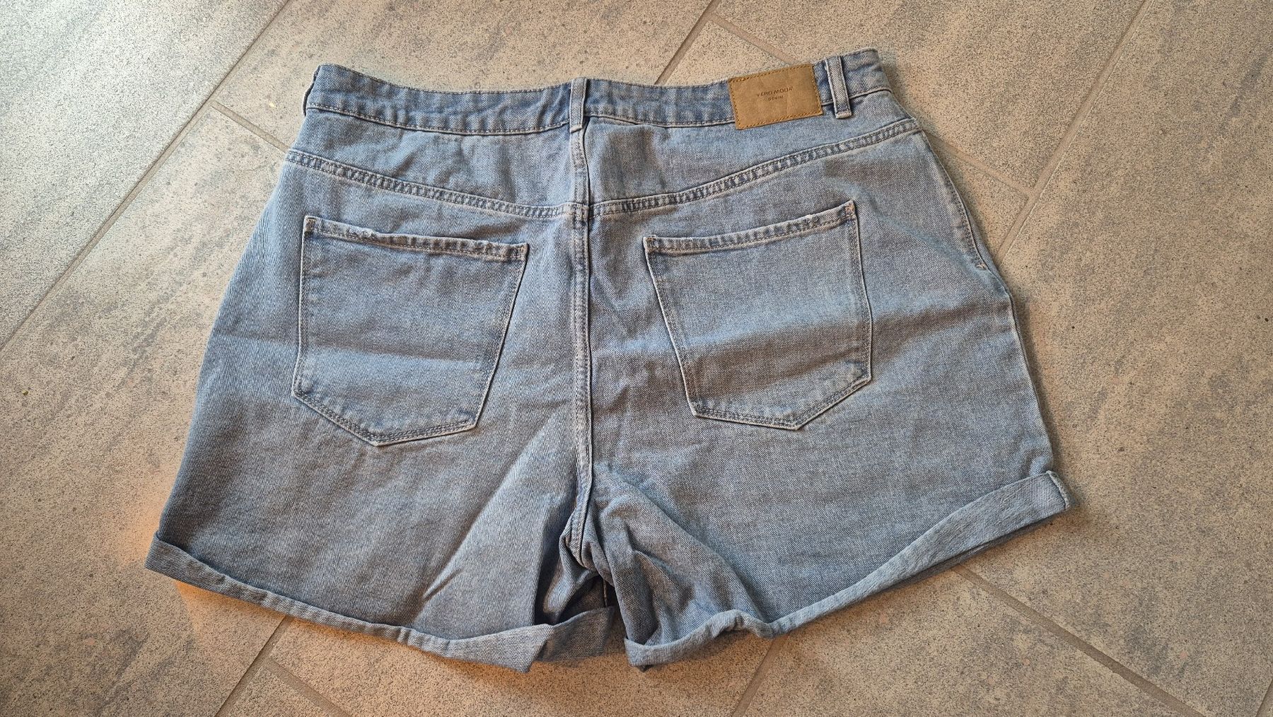 Vero Moda Jeans: Vero Moda Denim Shorts, hellblau, Grösse XXL – Usato da Wädenswil venduto da frandzrh 2
