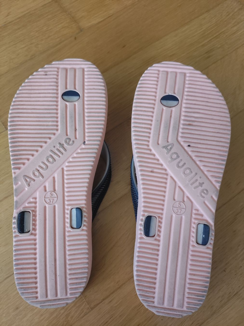 Scarpe da donna: Aqualite Pink Flip Flops, Size 5/37 – Usato da Basel venduto da yat_r699 1