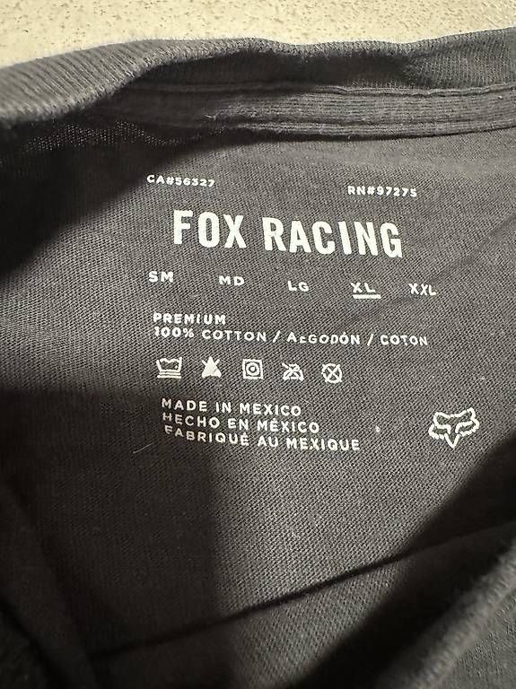 Fox T-shirt: Fox T-Shirt in  dunkelgrau/schwarz – Usato da Thierachern venduto da pelati86 1