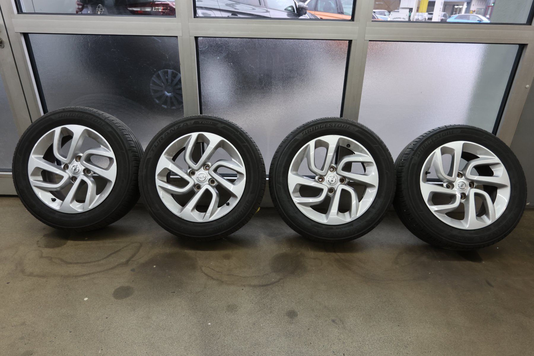 Opel Pneumatici & Ruote complete: Opel Crossland Original Radsatz – Usato da Huttwil venduto da gropsuhu 1