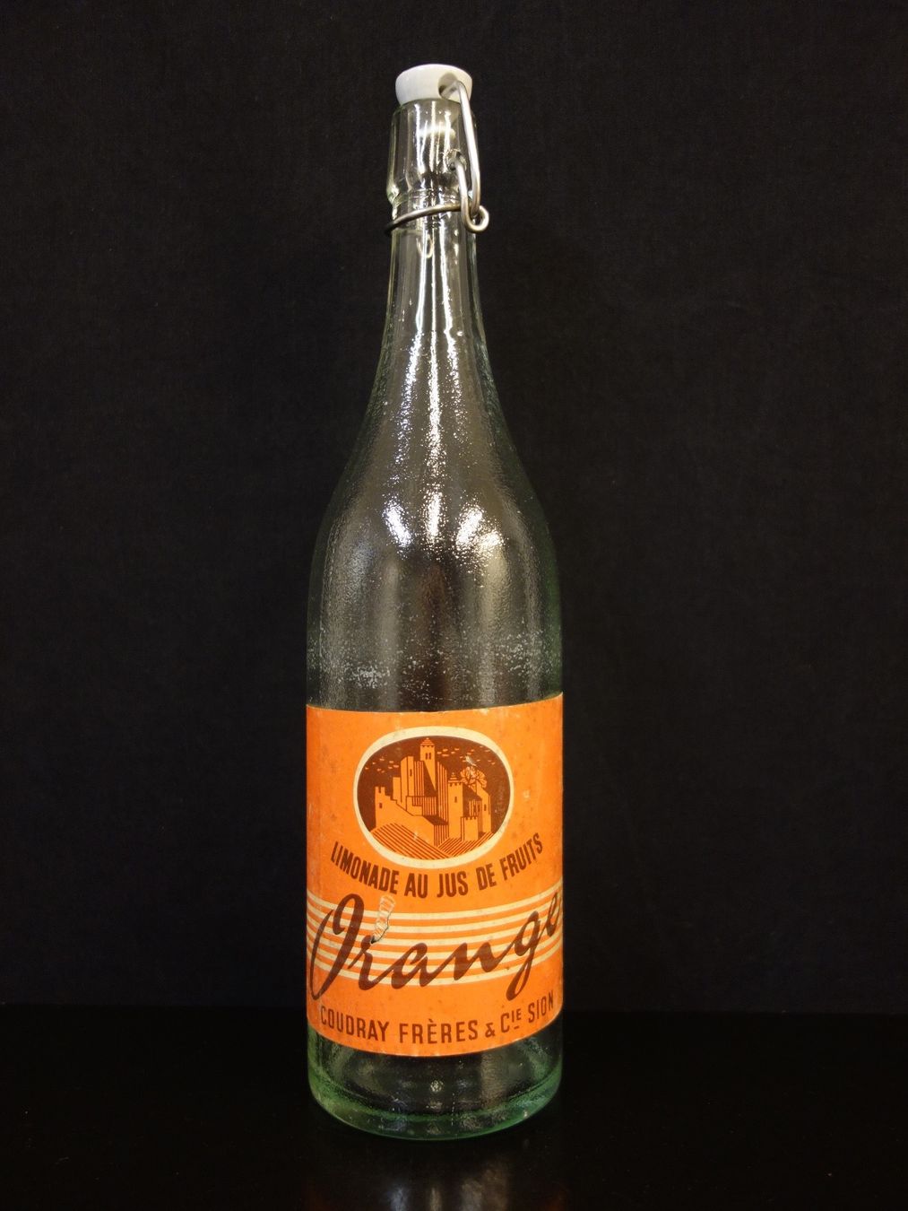 Gläser, Krüge & Flaschen: alte Flasche COUDRAY FRÉRES SION ORANGE 1955 – Gebraucht aus Kerzers von Flaschenposten 1