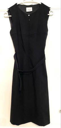 Kleid schwarz AKRIS Gr. 34, Wolle mit Gurt Zustand sehr gut.