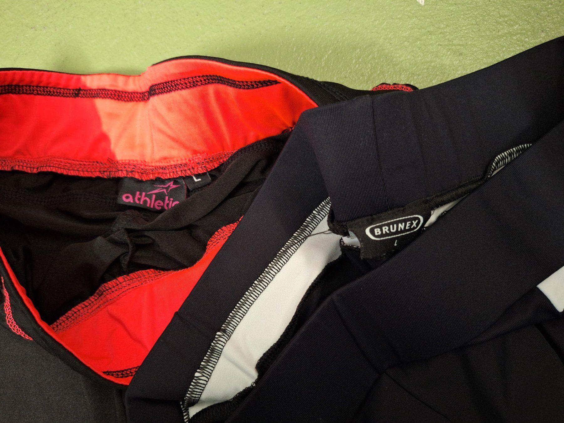 Leggings: 2 Sporthosen Gr.L – Usato da Niederglatt ZH venduto da Bobsli 1