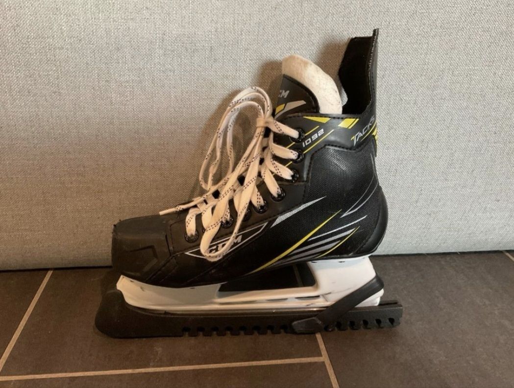 Ccm Patins à glace: Schlittschuhe CCM Gr. 39 – D'occasion à Waltenschwil par Aqua11 1
