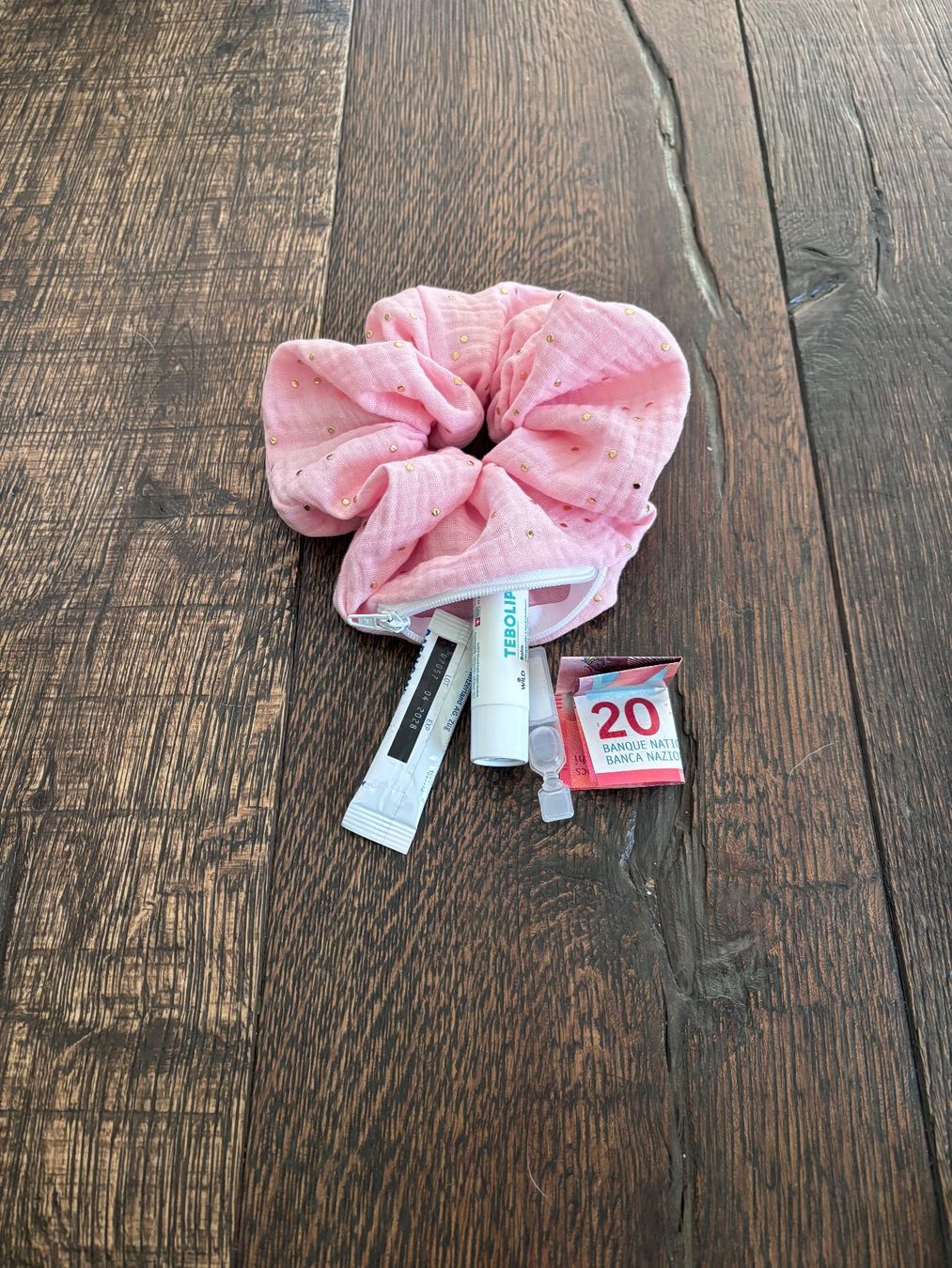 Accessori per capelli: Scrunchie mit Geheimfach, Musselinstoff – Nuovo (secondo la descrizione) da St. Niklaus VS venduto da loumonrohandmade