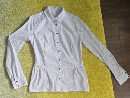 Bluse Tupfen weiss/schwarz Grösse 36 neuwertig!
