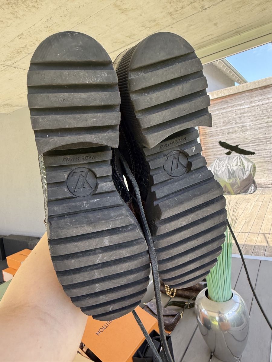 Louis Vuitton Scarpe da donna: Louis Vuitton Laureate Desert Boots Schwarz Monogram Gr. 40 – Usato da Muttenz venduto da jus_nkk2 4