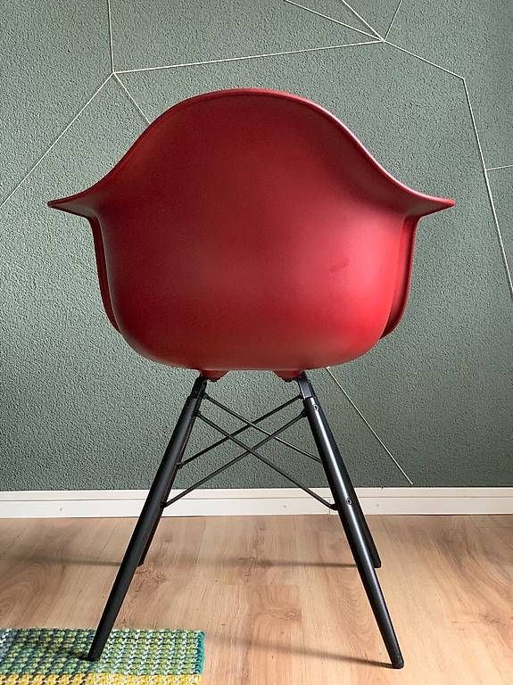 Vitra Sedie: Vitra Plastic Armchair – Oxide Red – Usato da Gossau SG venduto da kognit 2