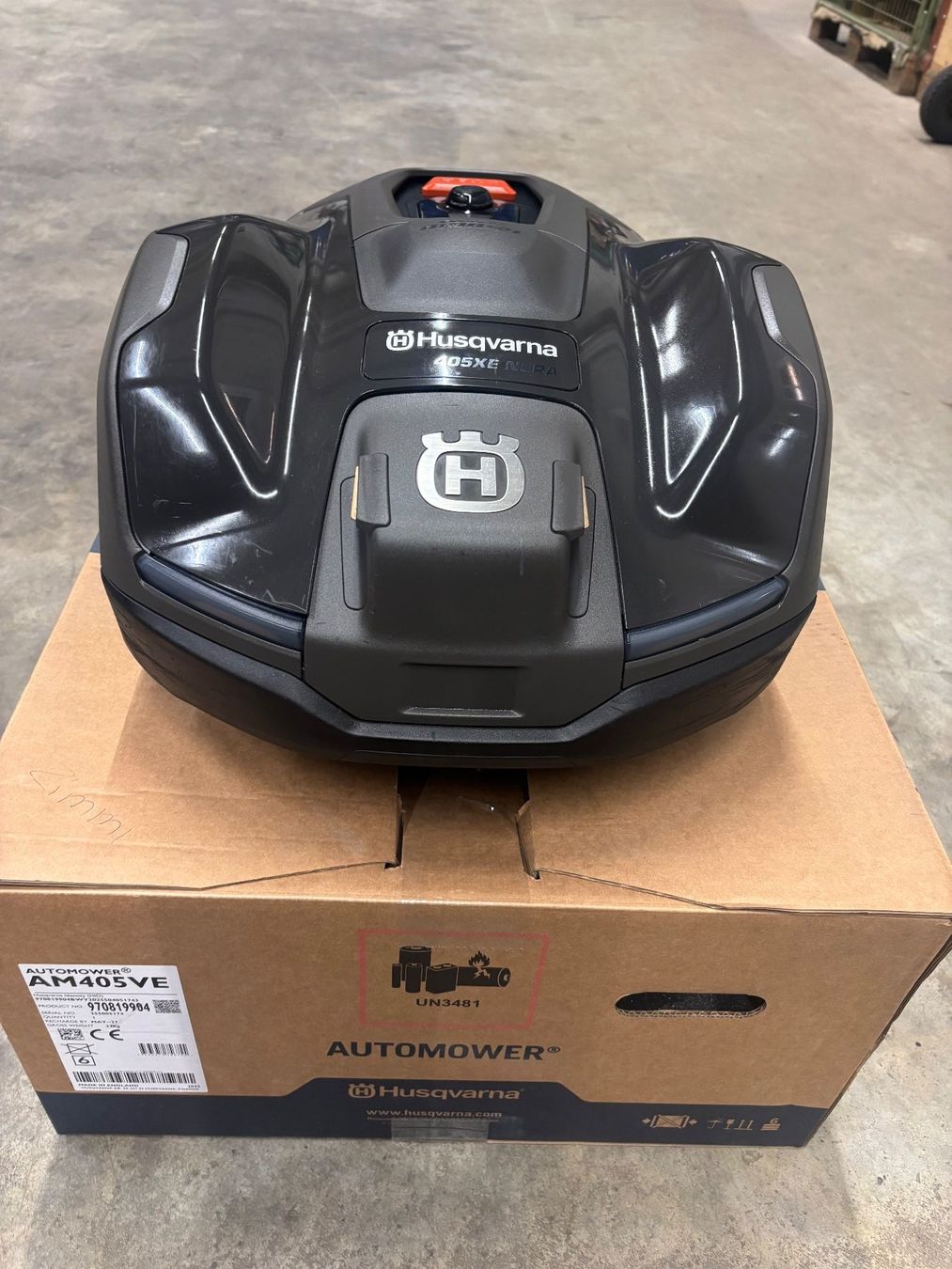 Husqvarna Rasenmäher: Husqvarna Automower 405XE NERA – Gebraucht aus Eglisau von Landmaschinenstation 2